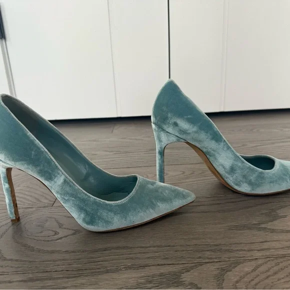 Manolo Blahnik Women's Teal Velvet Heels - Picture 2 of 5
